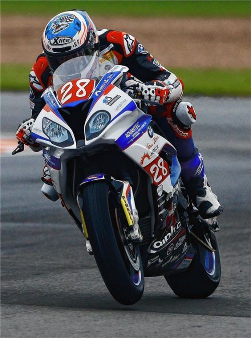 Er blickt bisher zufrieden auf die Saison: Superstock-Pilot Markus Reiterberger führt das Klassement an. Foto alpha Racing-Van Zon-BMW Team