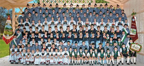 Erhalten Sitt‘ und Tracht der Alten – und das seit 70 Jahren: D‘Lindntaler Lauterbach feiern vom 5. bis 15. Juli ihr 70. Jubiläum. Rund 5000 Trachtler haben ihr Kommen für den Festsonntag, 8. Juli, angekündigt.