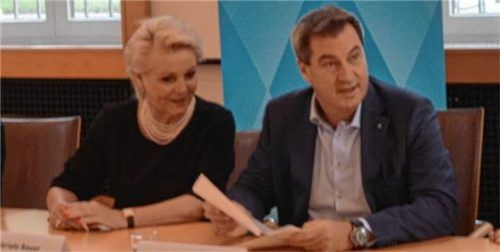 Erster Besuch als Ministerpräsident: Dr. Markus Söder mit Rosenheims Oberbürgermeisterin Gabriele Bauer. Foto Huber