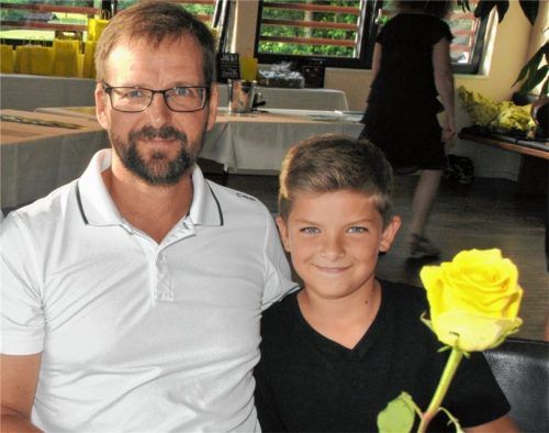 Feierten den Turniersieg: Florian (links) und Felix Pusch. Foto re