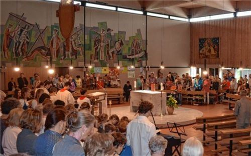 Festgottesdienst in der Pfarrkirche Wiederkunft Christi. Foto sel