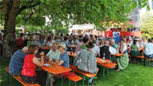 Frühschoppen im Obstgarten