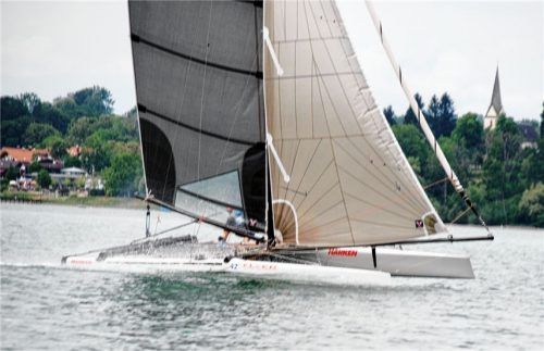 Gesamtsieger C-Cat-Segler Florian Meier (links) in voller Fahrt. Foto  Niessen
