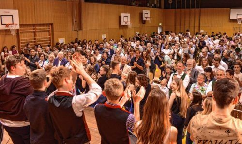 Glückliche Musiker, ein glückliches, stehend applaudierendes Publikum – der verdiente Ausklang eines tollen Abends.Foto Thomae
