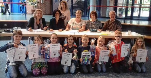 Große Freude – sowohl bei der Jury als auch den Gewinnern des Vorlesewettbewerbs.