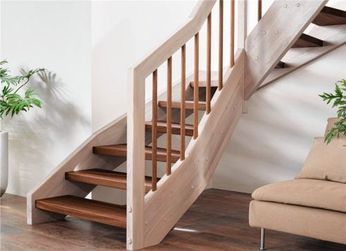 Holztreppen-Klassiker, der ohne Wangen auskommt: Bei der Buchertreppe werden die Trittsrufen direkt durch Stahlbolzen an der Wand befestigt. Foto treppenmeister