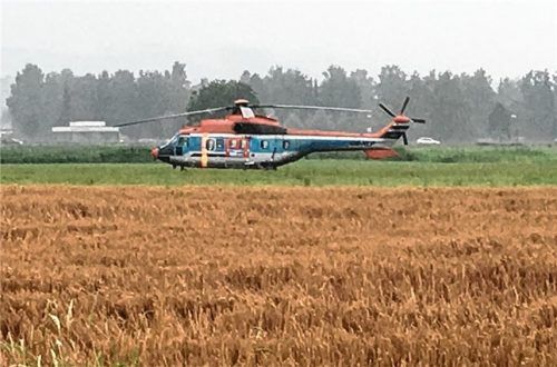 Hubschrauber muss bei Rohrdorf „notlanden“