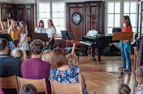 Im Reich der Töne: Volles Haus beim Infotag der Stadtsing- und Musikschule Kolbermoor