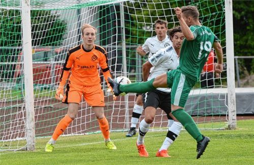 Im Rosenheimer Stadtderby hielt der SBR nur eine Halbzeit lang mit.Foto Ruprecht