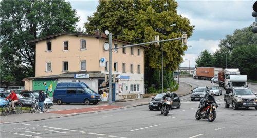 Der Tatort: Dieses Haus am Brückenberg in Rosenheim zündete der 26-Jährige im Juni 2018 an. Foto huber
