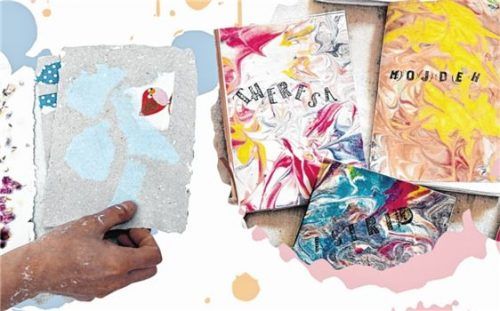In der Bastelwerkstatt können Kinder im Alter zwischen sechs und zehn Jahren lernen, wie man Papier schöpft und mit einfachen Mitteln individuelle Bücher basteln kann.