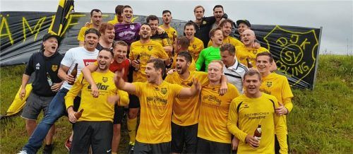 Jubel bei Edlings Fußballern nach dem Sieg gegen TSV Stein/St. Georgen. Foto  Settele
