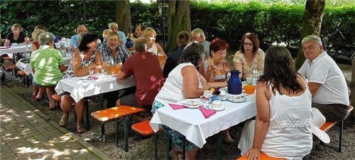 Kaffee und Kuchen für den guten Zweck
