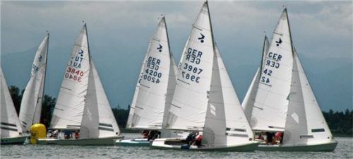 Knappe Abstände gab es bei der Kielzugvogelkanne am Simssee. Foto Niessen