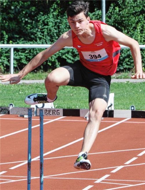 Leonard Neuhoff vom TSV Wasserburg wurde Vizemeister im Stabhochsprung und holte Bronze über 110 Meter Hürden der Jugend U20.Fotos Stuffer