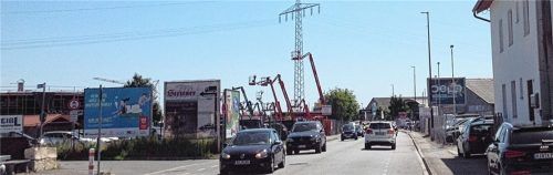 Nicht noch eine Werbetafel für die Rosenheimer Straße wollte der Bauausschuss. Foto Fleindl