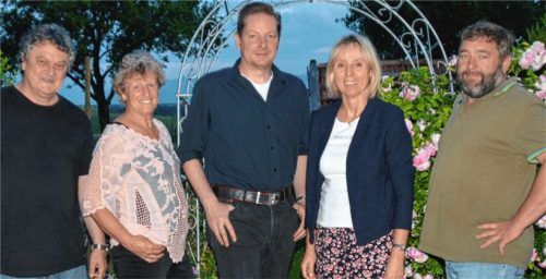 „Rathaus-Wahnsinn stoppen“ heißt die neue Bürgerinitiative mit den Gründungsmitgliedern (von links) Dr. Erwin Gutsmiedl, Elfriede Strasser, Thomas Lauricella, Andrea Euler und Sepp Lausch.