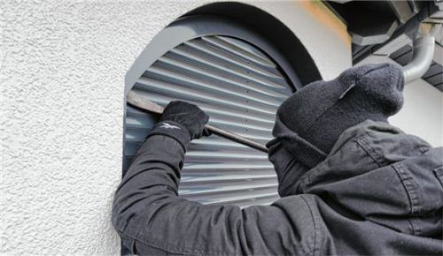 Robuste Rollläden aus Aluminium erschweren das Geschäft von Einbrechern beträchtlich. Foto  rollladen.de