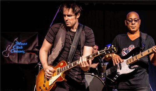 Ryan Mc Garvey (links) mit Bassist Logan Miles Nix, der bereits mit Musikstars wie David Bowie und Joe Bonamassa auf der Bühne gestanden hat. Foto re