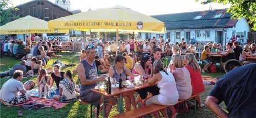 Schöne Stimmung herrscht beim Schwimmbadfest. Heuer findet es – nur bei gutem Wetter – am 30. Juni statt.