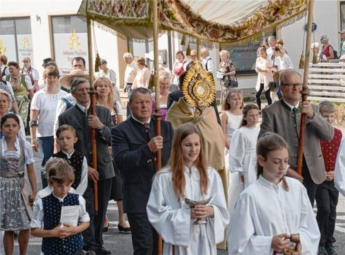 Segen für die Felder und Fluren – Prozessionen in Bad Endorf und Aschau