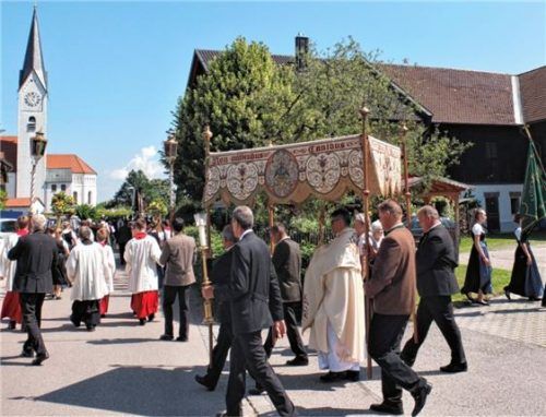 Singend und betend durch die Stadtteile