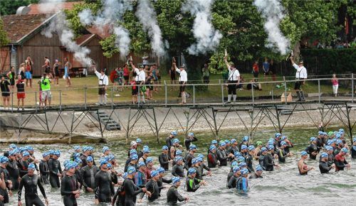 Start zum Chiemsee-Triathlon: Die beliebte Veranstaltung ist bereits jetzt restlos ausverkauft.