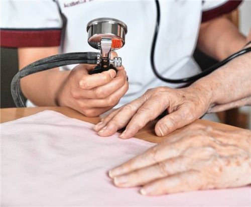 Steigenden Umsatz in Rosenheim Stadt und Land verzeichneten unter anderem Unternehmen im Gesundheits- undSozialwesen. Foto dpa