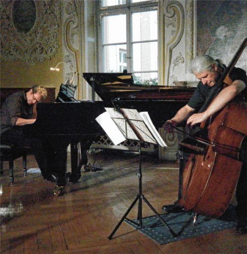 Thomas Hartmann (Klavier) und Claus Freudenstein (Kontrabass) sahen ihr Konzert „Crossing borders“ als Experiment, weil sie geografische und musikalische Grenzen außer Acht ließen.Foto KOB