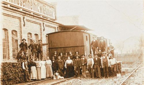 Unternehmen in Frauenhand wie die Parkett-Farbik der Creszenz Wiesböck waren vor 100 Jahren die Ausnahme. Foto Archiv Holztechnisches Museum