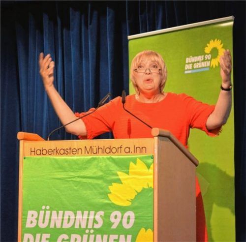 „Wir sind die wahren Verfassungsschützer“: Claudia Roth in Mühldorf. Foto Haserer