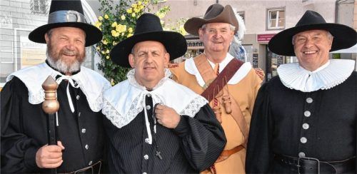 Wirkten schon vor 21 Jahren beim Stadtspiel mit (von links): Walter Weinzierl, Helmut Dengl, Theo Czerny und Walter Politz.