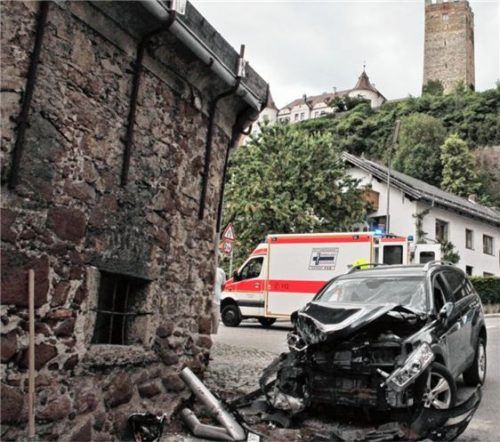 Zu schnell: Nußdorfer kracht gegen Wand