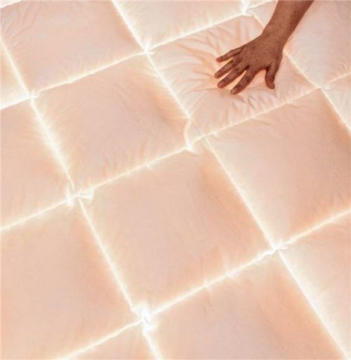 Zudecken und Kissen sollten regelmäßig gereinigt werden. Foto Foto: Paradies/akz-o