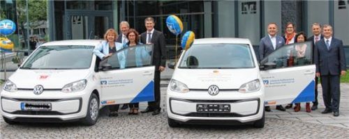 Zwei Einsatzfahrzeuge übergeben