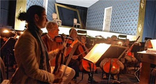 29 Berufsmusiker spielen unter der Leitung von Dirigentin Chariklia Apostolu. Foto bößwetter