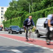 Gutverdiener radeln häufiger zum Einkauf