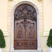 Neue Türen für ein Schloss