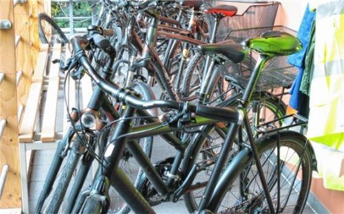 Acht gestohlene Räder haben Schleierfahnder bei Raubling in einem Kleintransporter sichergestellt. Foto Polizei