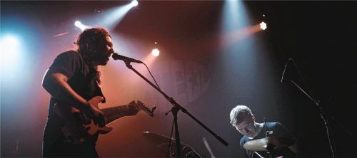 Als Vorbands treten das deutsch-amerikanische Rockduo „Electric Turtles“ (im Bild) und die australische Band „Caravan Sun“ auf.