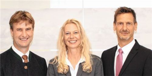 Aufsichtsratsvorsitzender Christian Egger mit neuem Vorstandsmitglied Melanie Lappöhn und Vorstandssprecher Florian Kreuz (von links). Foto  re