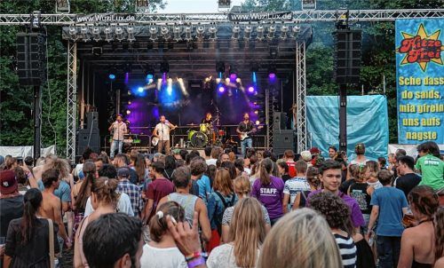 Ausgelassene Stimmung herrschte beim Auftritt von Raggabund. Mit kritischen und unterhaltsamen Texten luden sie nicht nur zum Tanzen, sondern auch zum Nachdenken ein. Fotos Heise