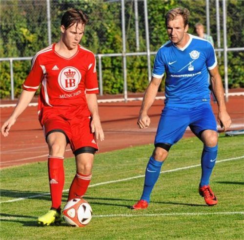 Bad Endorfs Youngster Christian Heinl ist hier vor Freilassings Sascha Schimag an der Kugel.Fotos Neumeier