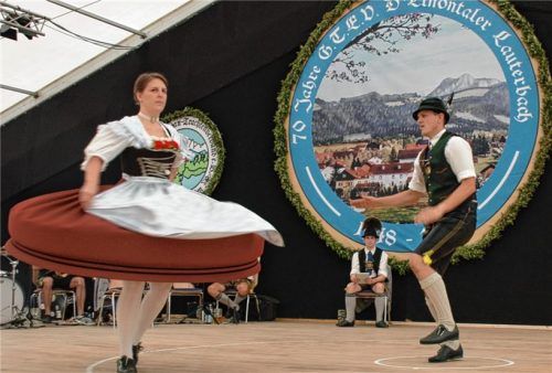 Bei Axel Kühnert, hier beim Auftritt als Plattler, hat vor allem der Festzug einen tiefen Eindruck hinterlassen.