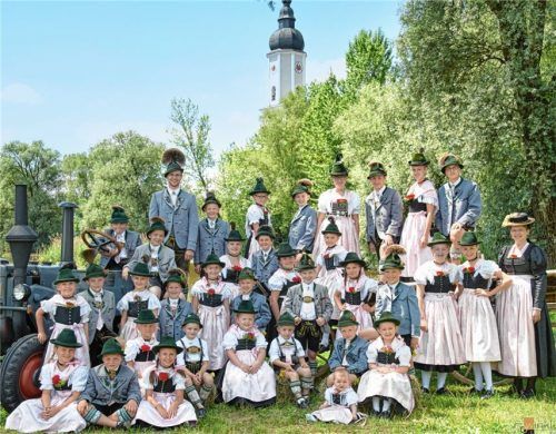 Beim Nachwuchs sieht der Verein  freudig in die Zukunft. Neben Platteln, Tanzen und die überlieferten Bräuche erlernen und erhalten sind ihnen Freude und Begeisterung anzusehen.