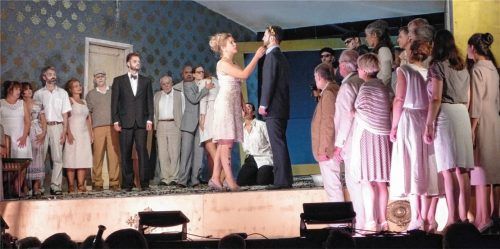 Berührende Szenen (Mitte, von links): Präfekt Publio (Óddur Jónsson), Vitellia (Karolina Plicková) und Kaiser Titus (Nenad Cica).