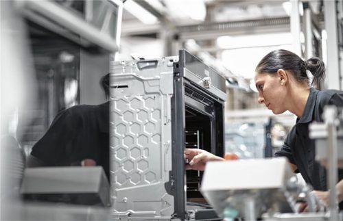 BSH Hausgeräte GmbH in Traunreut: Eines der großen produzierenden Unternehmen im Landkreis Traunstein. Foto re