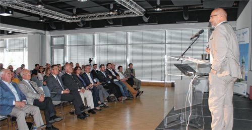 Christian Klotz, der Geschäftsführer des BDS Oberbayern Ost, stellte die Ziele in seinem Bezirk vor. Zahlreiche regionale Selbstständige folgten der Einladung zur BDS-Bezirksversammlung ins OVB-Medienhaus.Foto  khe