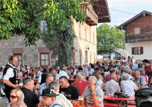 Das prächtige Wetter sorgte dafür, dass die Panger ihr Dorffest entspannt genießen konnten. Foto fxk