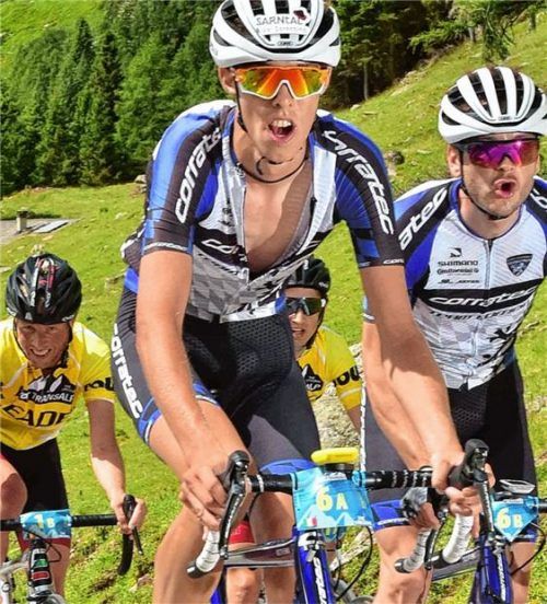 Das Team Corratec 1 mit Michael Spögler (vorne links) und Michael Markolf (rechts) beim Sieg auf der Königsetappe über den Manghenpass.